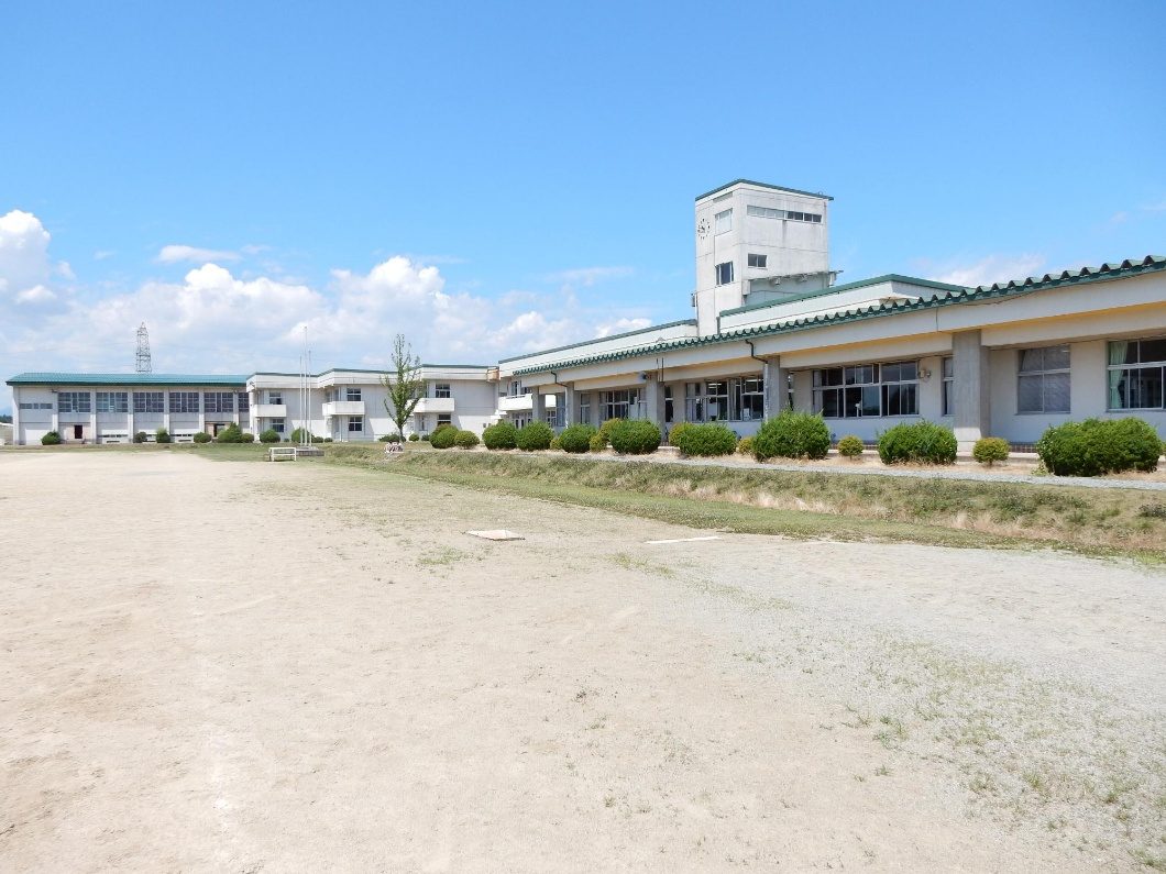 北上市立飯豊中学校長寿命化改良(電気設備)工事
